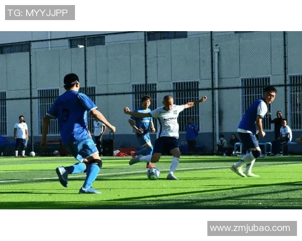 足球巨星风云：从绿茵场到人生巅峰的荣耀与挑战